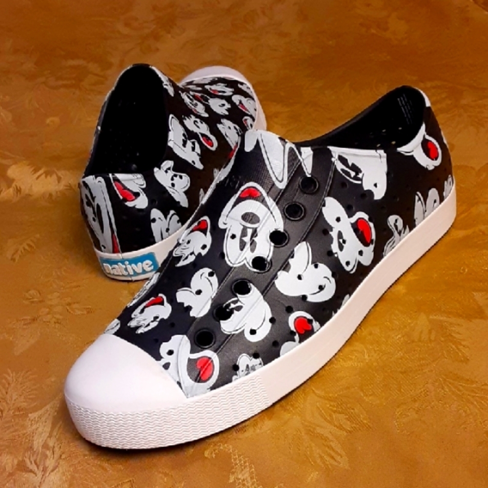 Native NEW Slip-On Disney Mickey Mouse Women's 9.0 Men's 7.0 Lightweight Sneaker